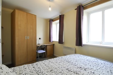 2 bed flat, Regent Street, St Judes, Plymouth, PL48BB - Image 2